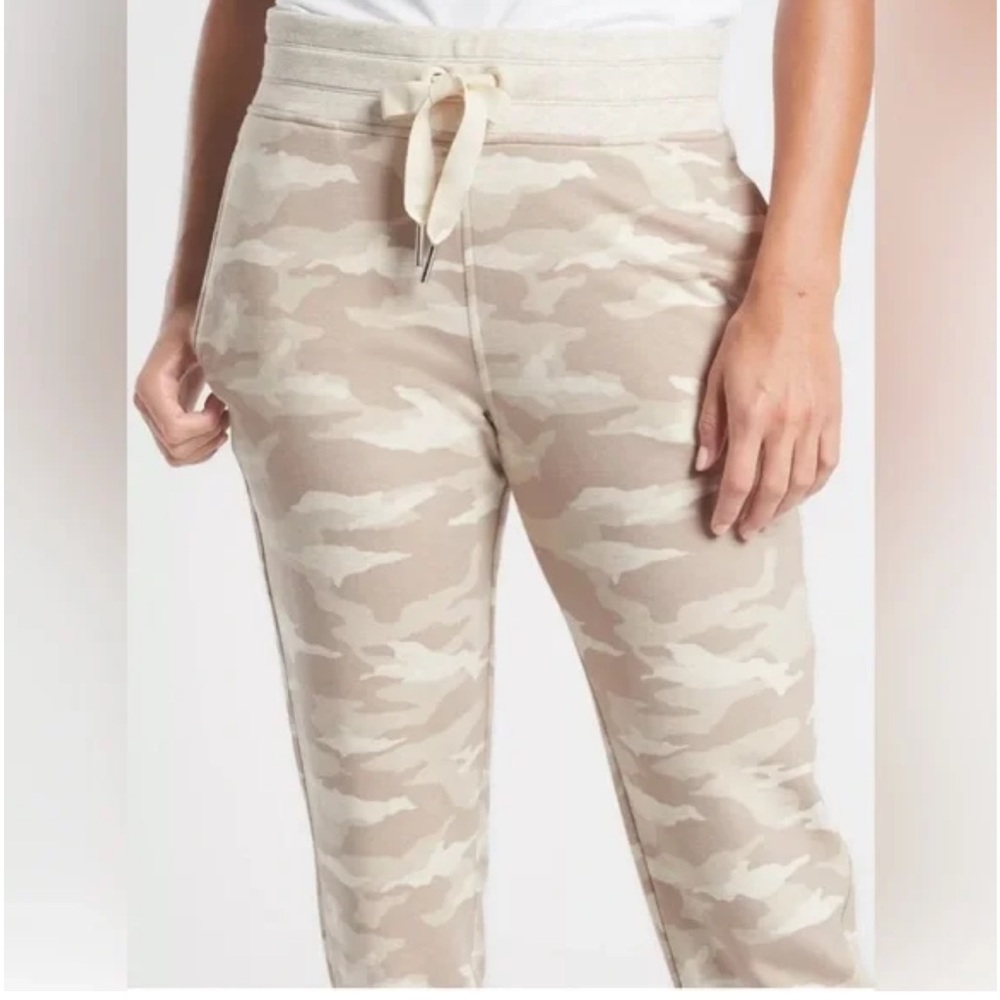 Athleta Balance Printed Joggers Camo Oatmeal Size Small - Picture 2 of 9